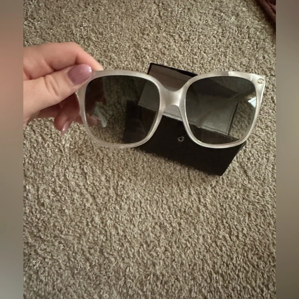 Gucci White Marble Sunglasses - Picture 2 of 14